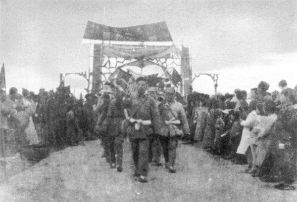 1949年4月，靖江人民群众欢送解放军渡江作战.jpg