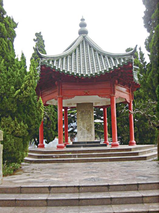 如东县革命烈士陵园革命烈士纪念亭.jpg