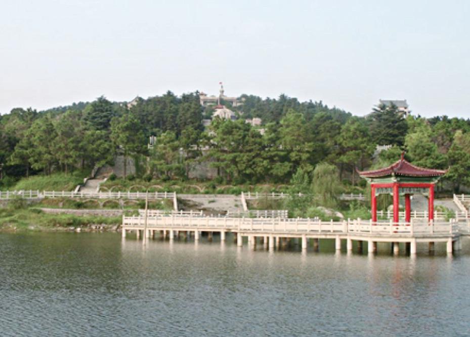 抗日山烈士陵园全景.jpg